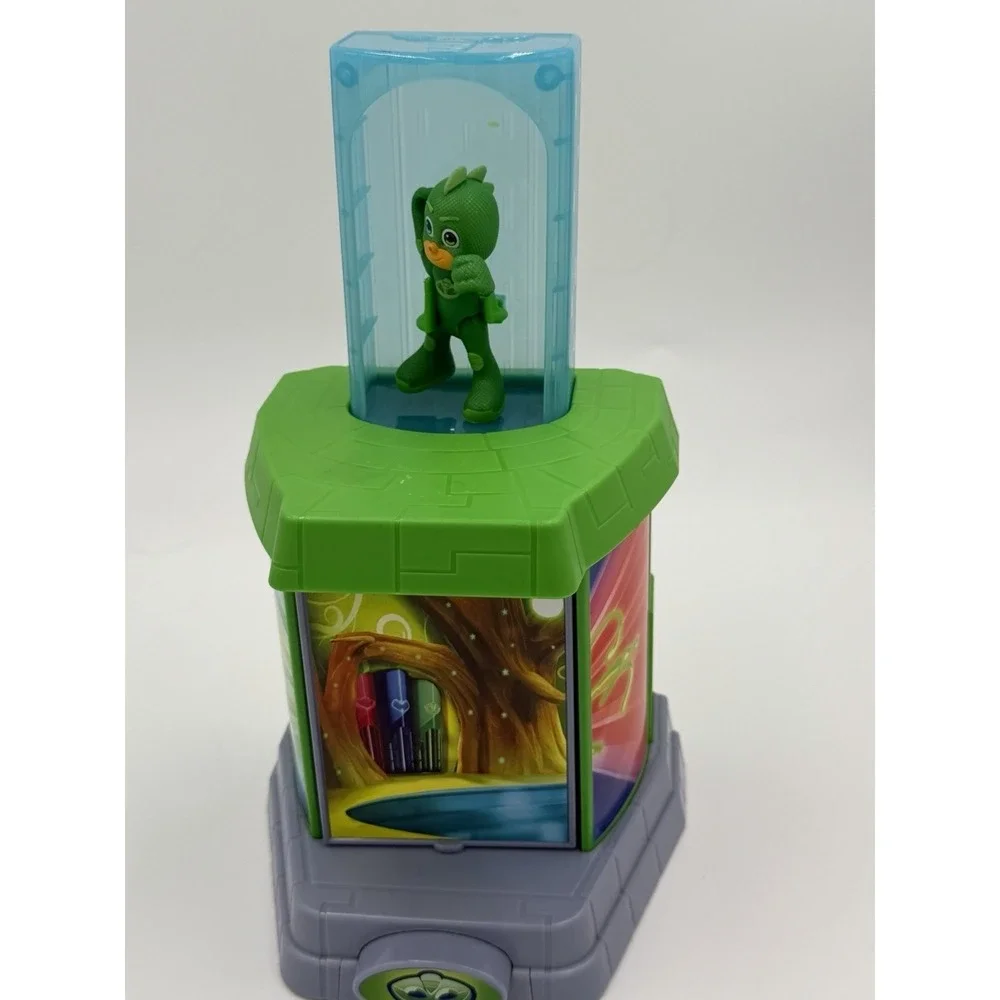 PJ Masks Gekko Transforming Playset Headquarters with Greg and Gekko Figures